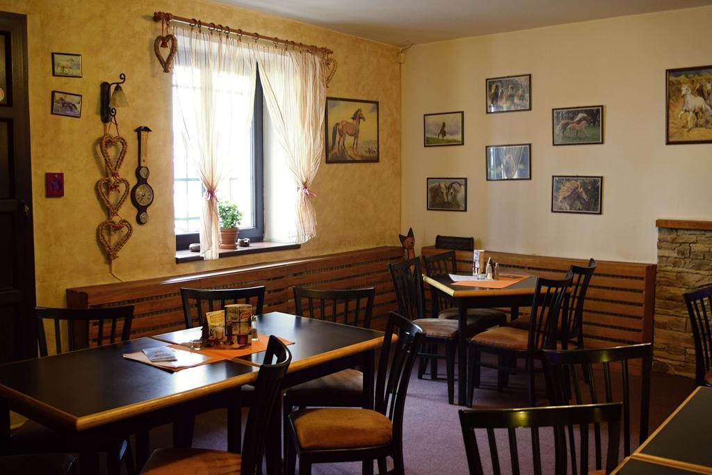 Penzion A Restaurace Na Jizdarne Kroměříž Екстериор снимка